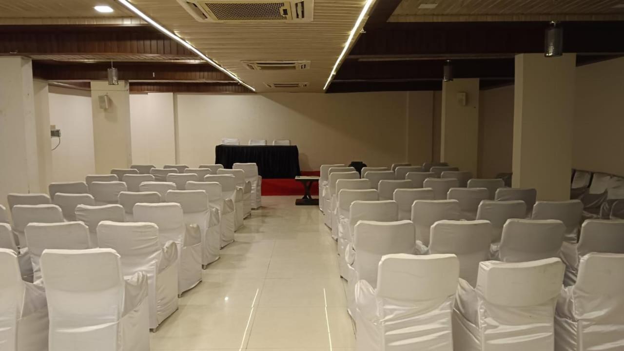 Hotel Executive Silver Inn アウランガーバード エクステリア 写真
