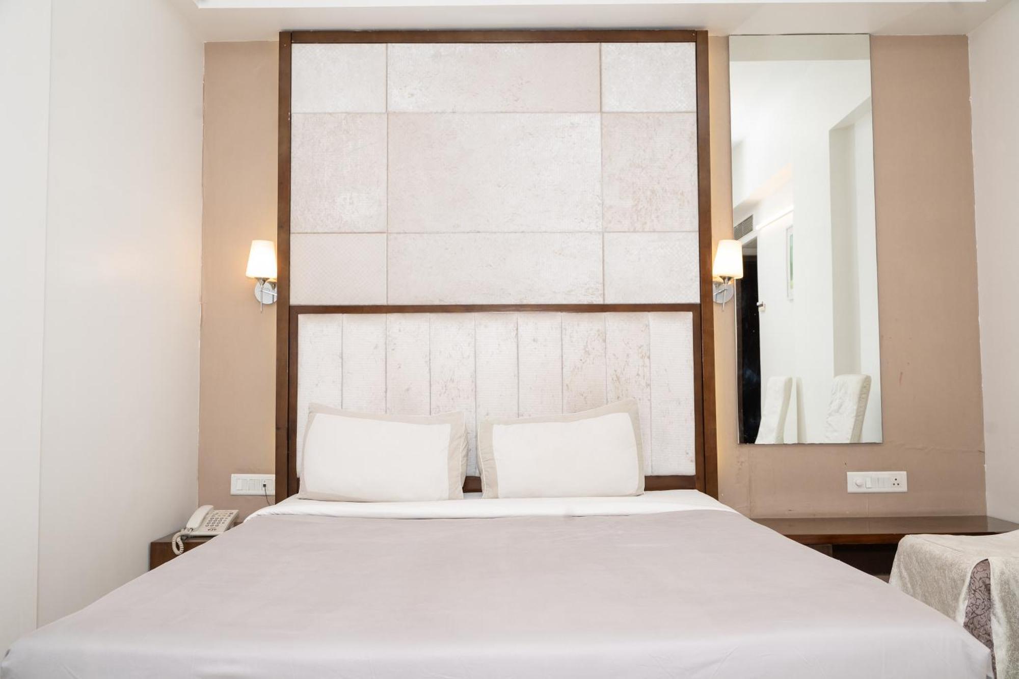 Hotel Executive Silver Inn アウランガーバード エクステリア 写真