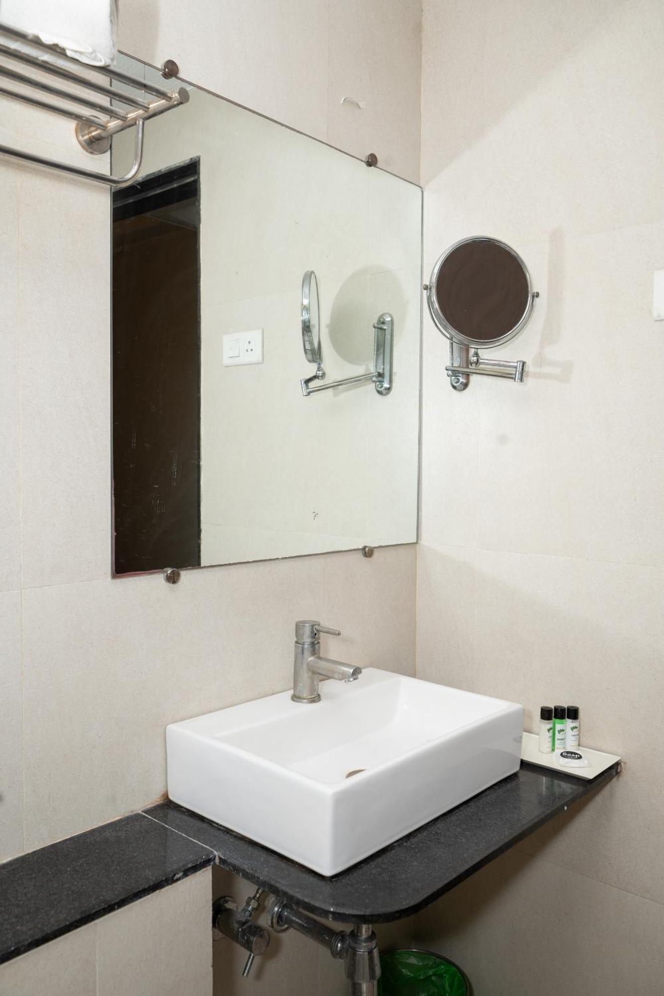 Hotel Executive Silver Inn アウランガーバード エクステリア 写真