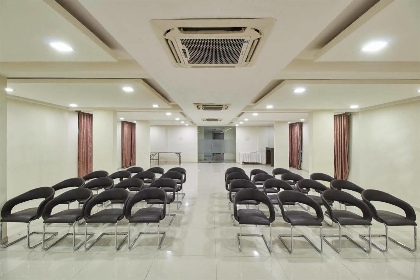 Hotel Executive Silver Inn アウランガーバード エクステリア 写真