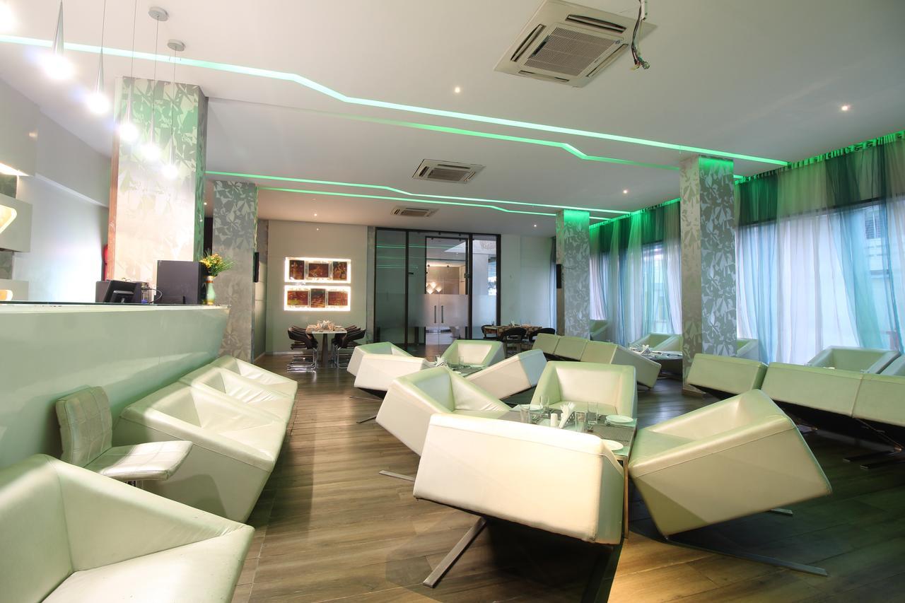 Hotel Executive Silver Inn アウランガーバード エクステリア 写真