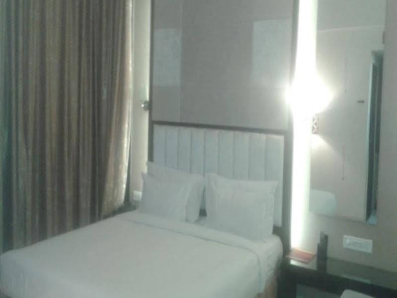 Hotel Executive Silver Inn アウランガーバード エクステリア 写真